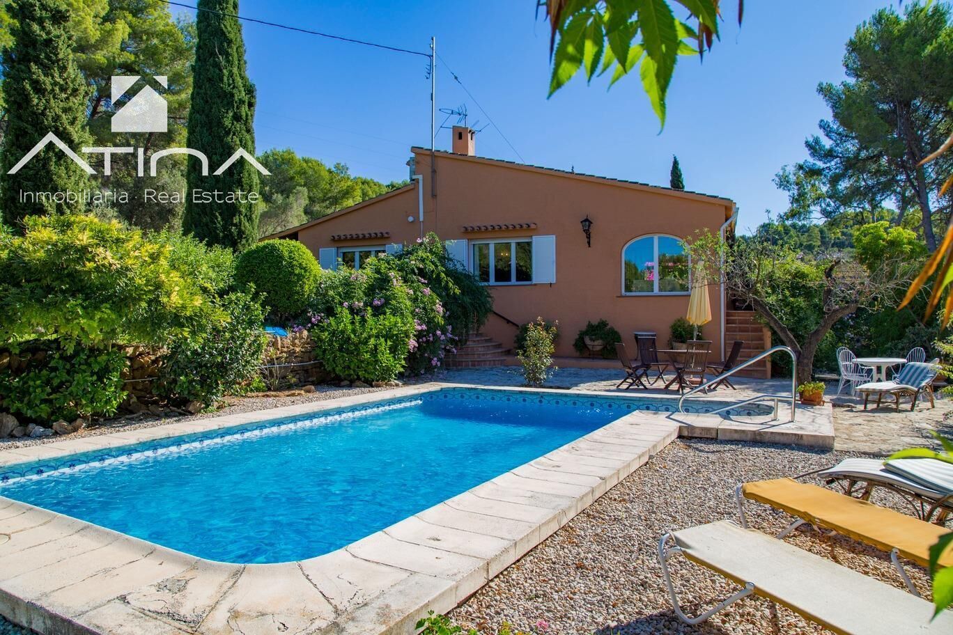 Vista exterior de Casa o xalet en venda en Dénia amb Aire condicionat, Calefacció i Jardí privat