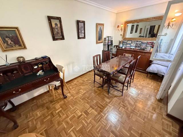 Piso en Venta en Adelfas