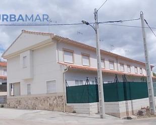 Vista exterior de Casa o xalet en venda en Uclés amb Aire condicionat, Terrassa i Balcó