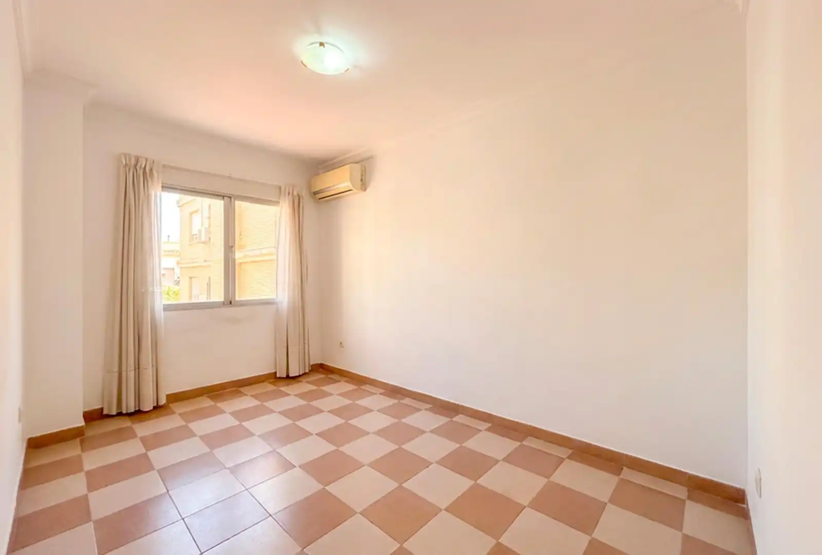 Habitación de Piso en venta en Estepona con Terraza y Balcón