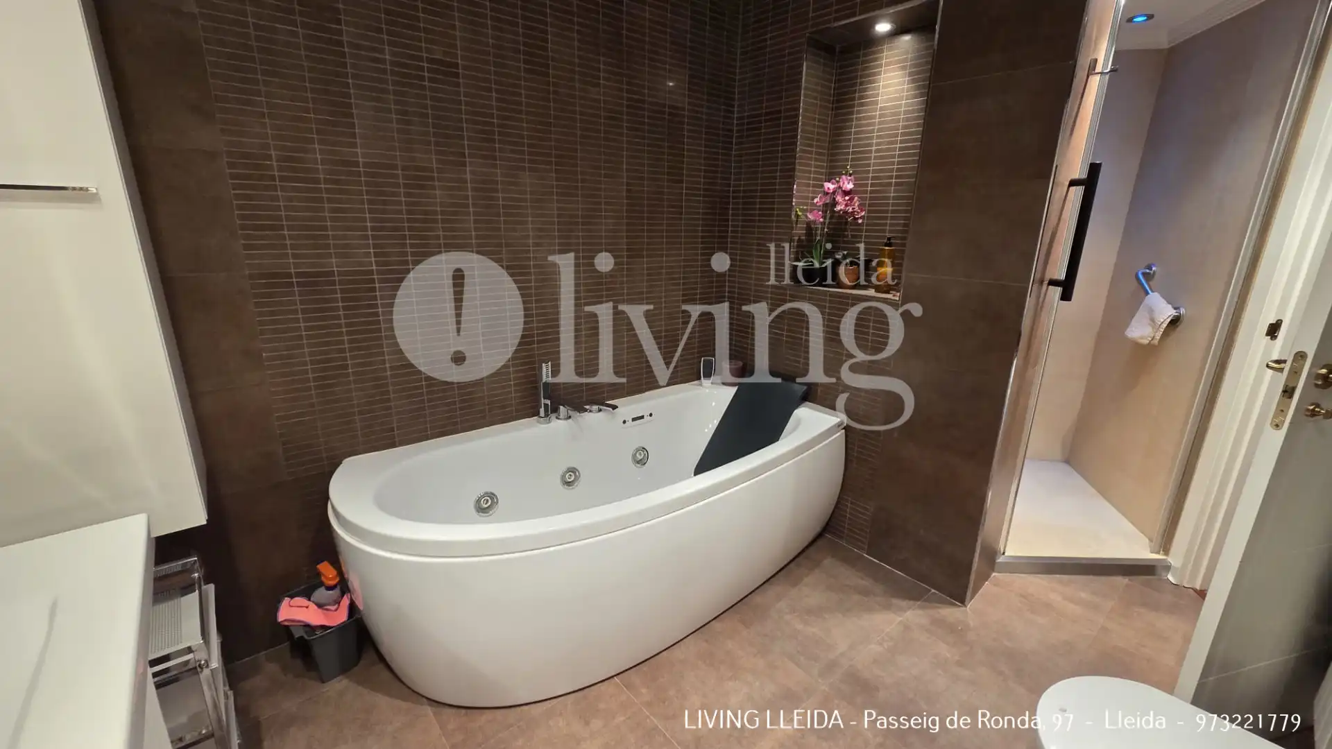 Badezimmer von Wohnung zum Verkauf in Lleida mit Klimaanlage, Heizung und Parkett
