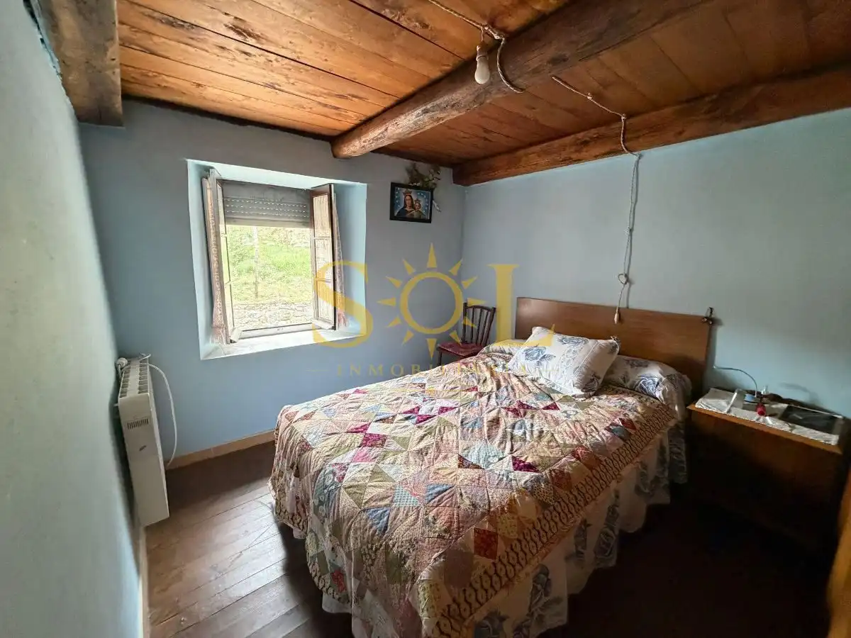Dormitori de Casa o xalet en venda en Los Barrios de Luna  amb Calefacció i Moblat