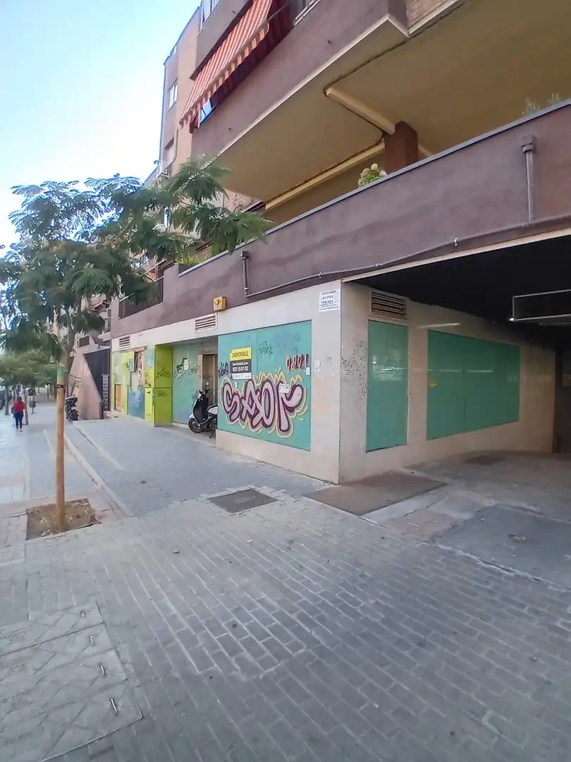 Local comercial de lloguer a Calle Baleares 6
