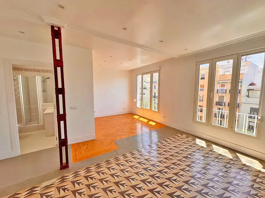 Schlafzimmer von Wohnung zur Miete in Madrid mit Heizung, Parkett und Ofen