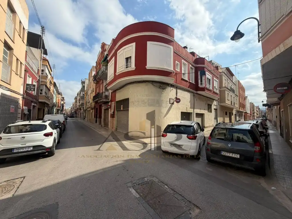 Exterior view of Commercial properties for sale in Casc Urbà