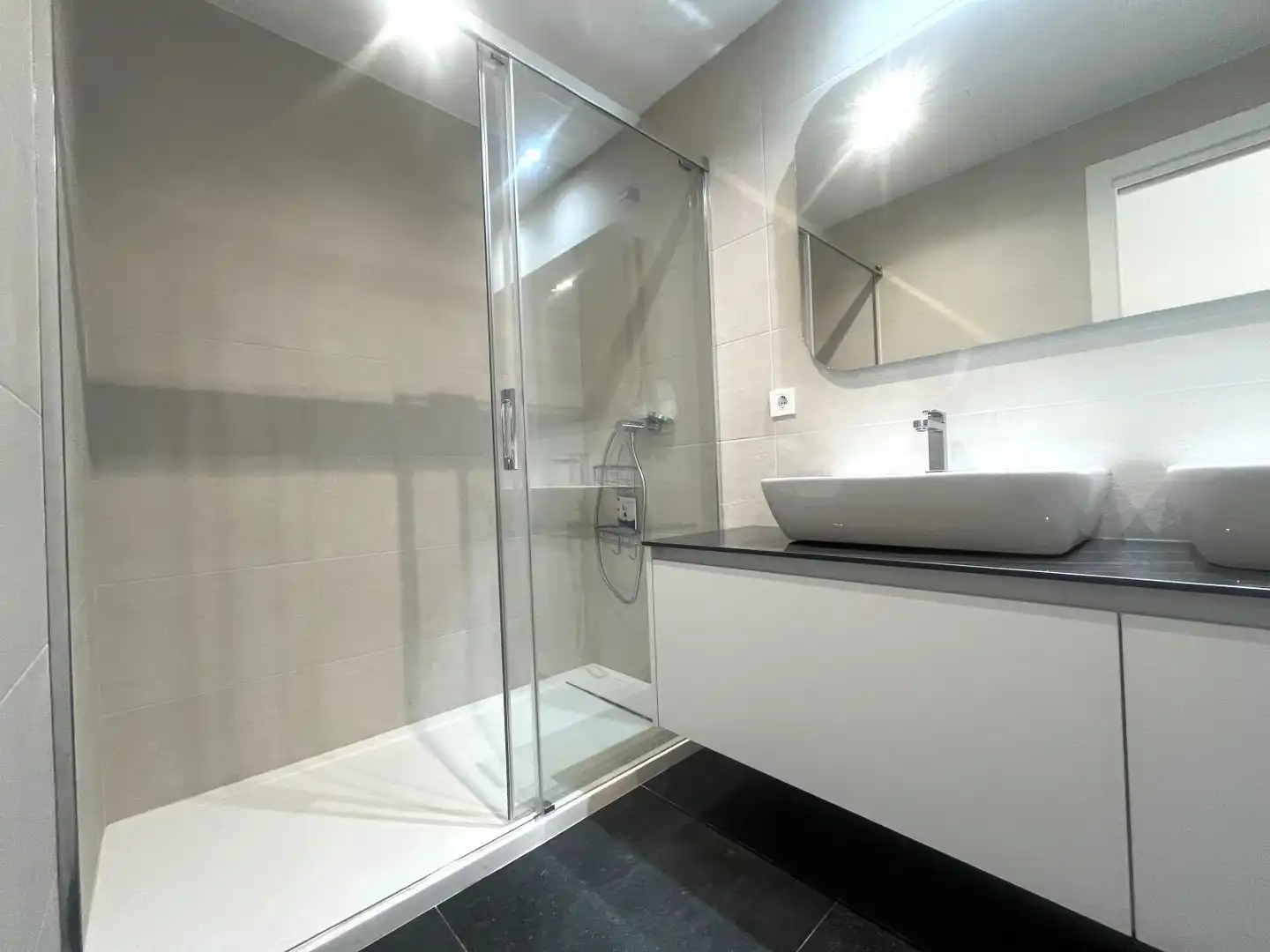 Bathroom of Flat for rent in Sevilla  with Air Conditioner, Heating and Storage room