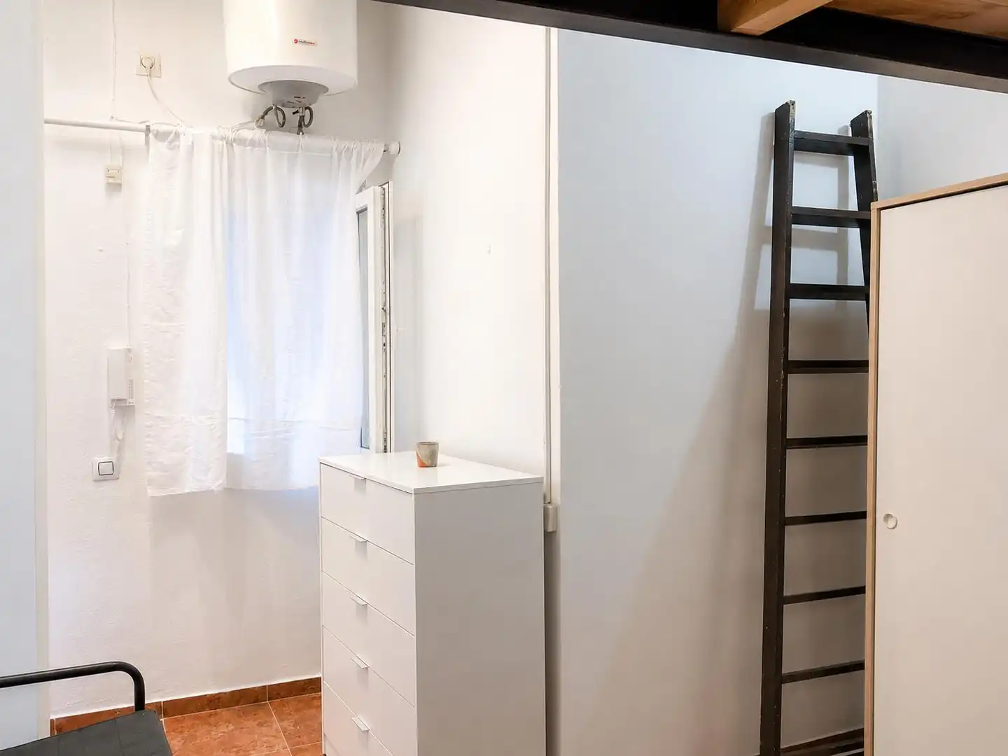 Habitación de Piso en venta en Madrid con Amueblado, Lavadora y Microondas