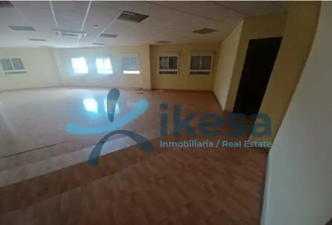 Local comercial en venda a Núcleo urbano, imagen 2