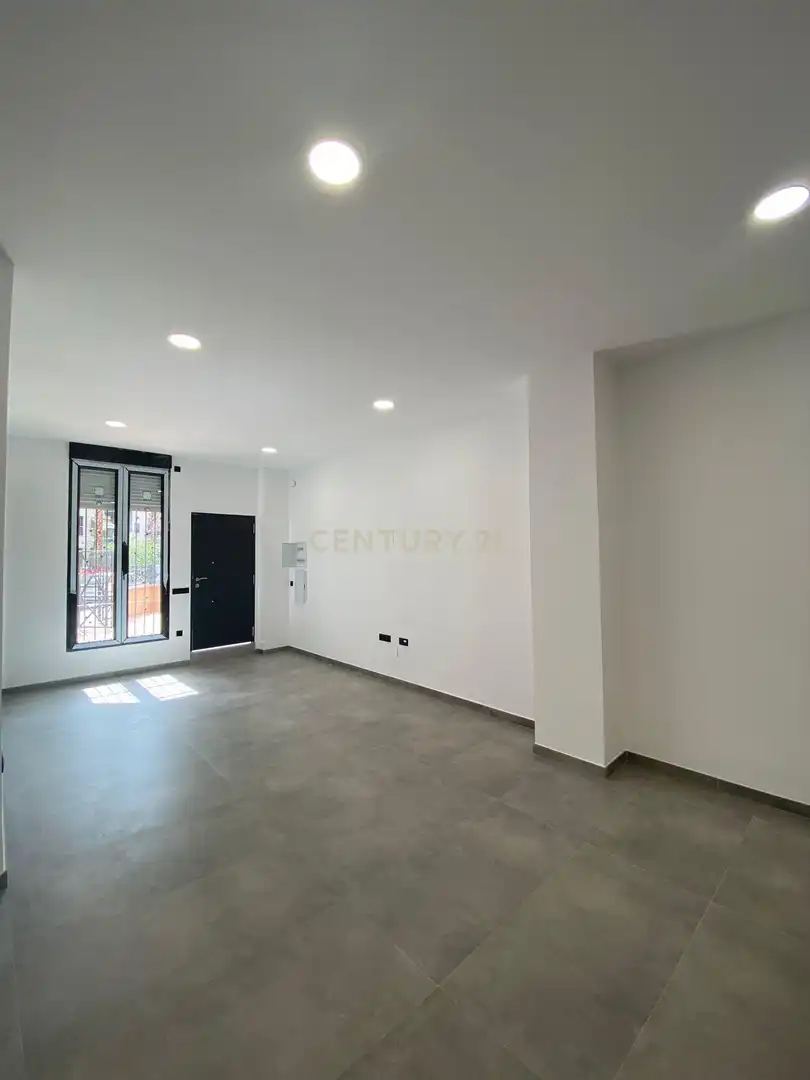 Flat for sale in Granada  with Air Conditioner and Swimming Pool