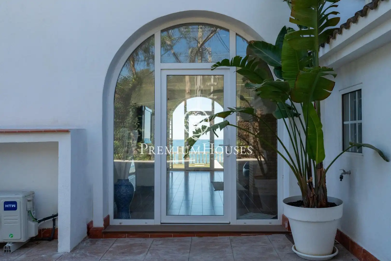 Houses for sale in Vilanova i la Geltrú  with Air Conditioner, Heating and Private garden