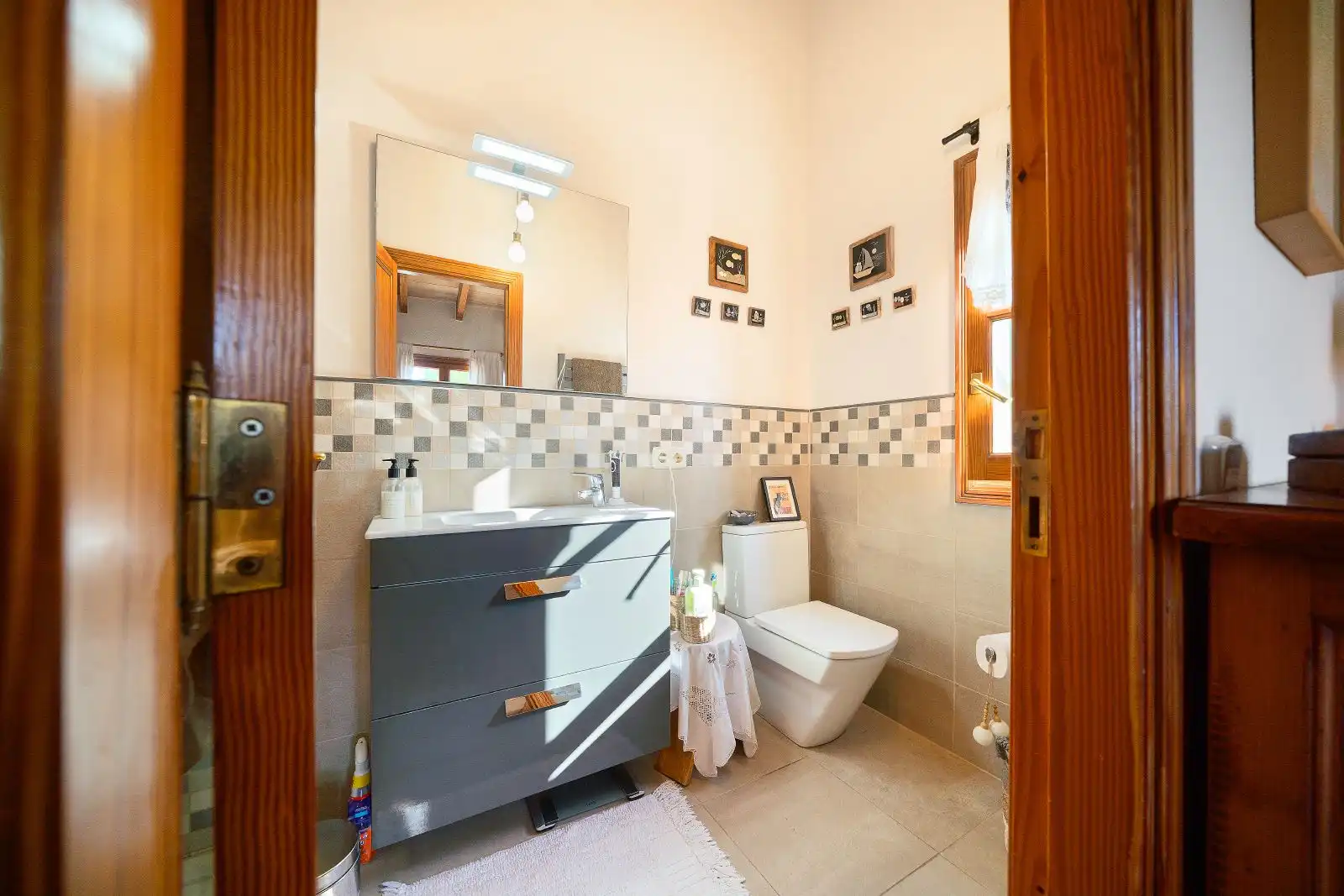 Badezimmer von Country house zum Verkauf in Andratx mit Klimaanlage, Heizung und Privatgarten