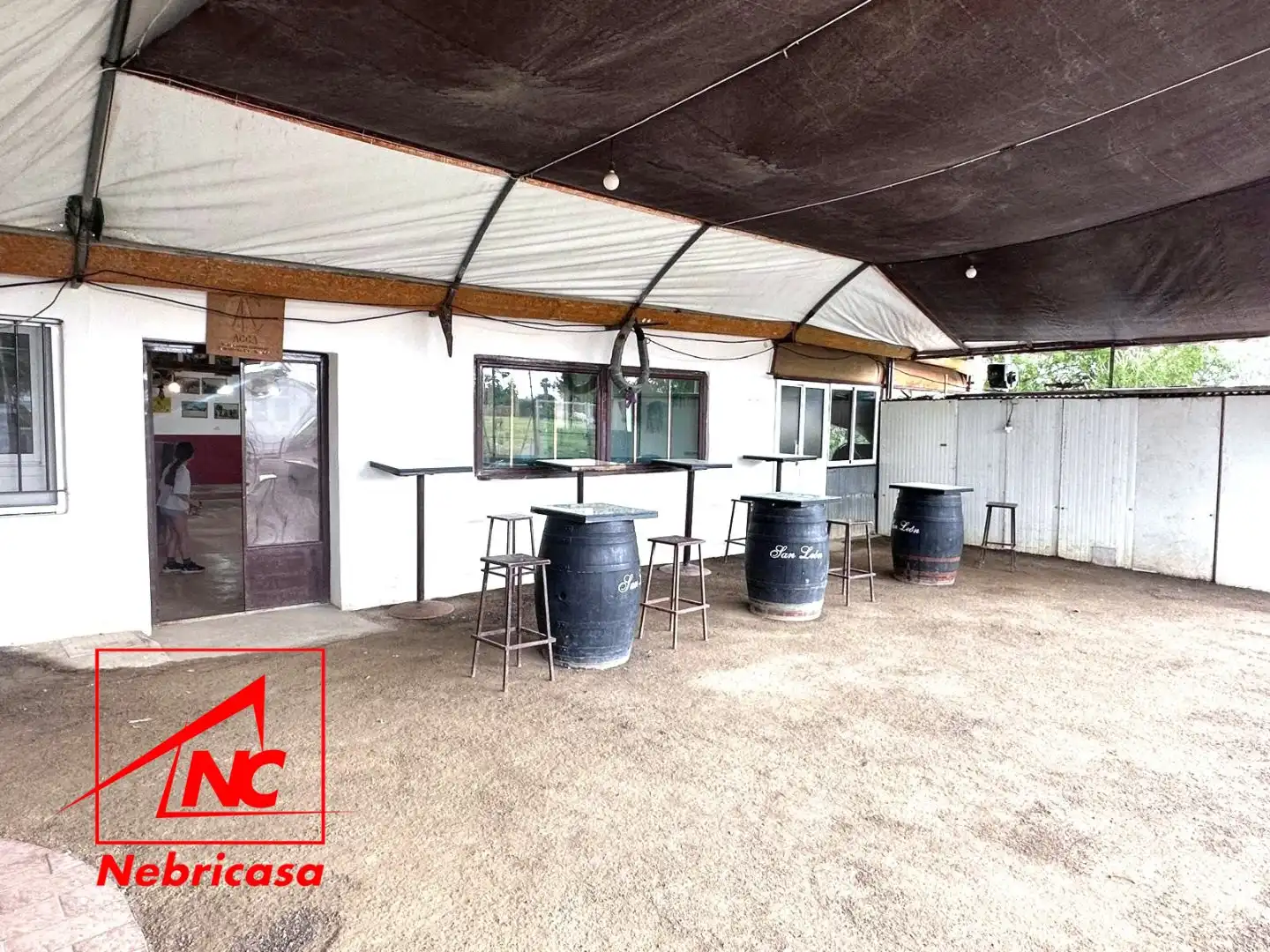 Terrassa de Finca rústica en venda en Lebrija amb Aire condicionat, Piscina i Moblat