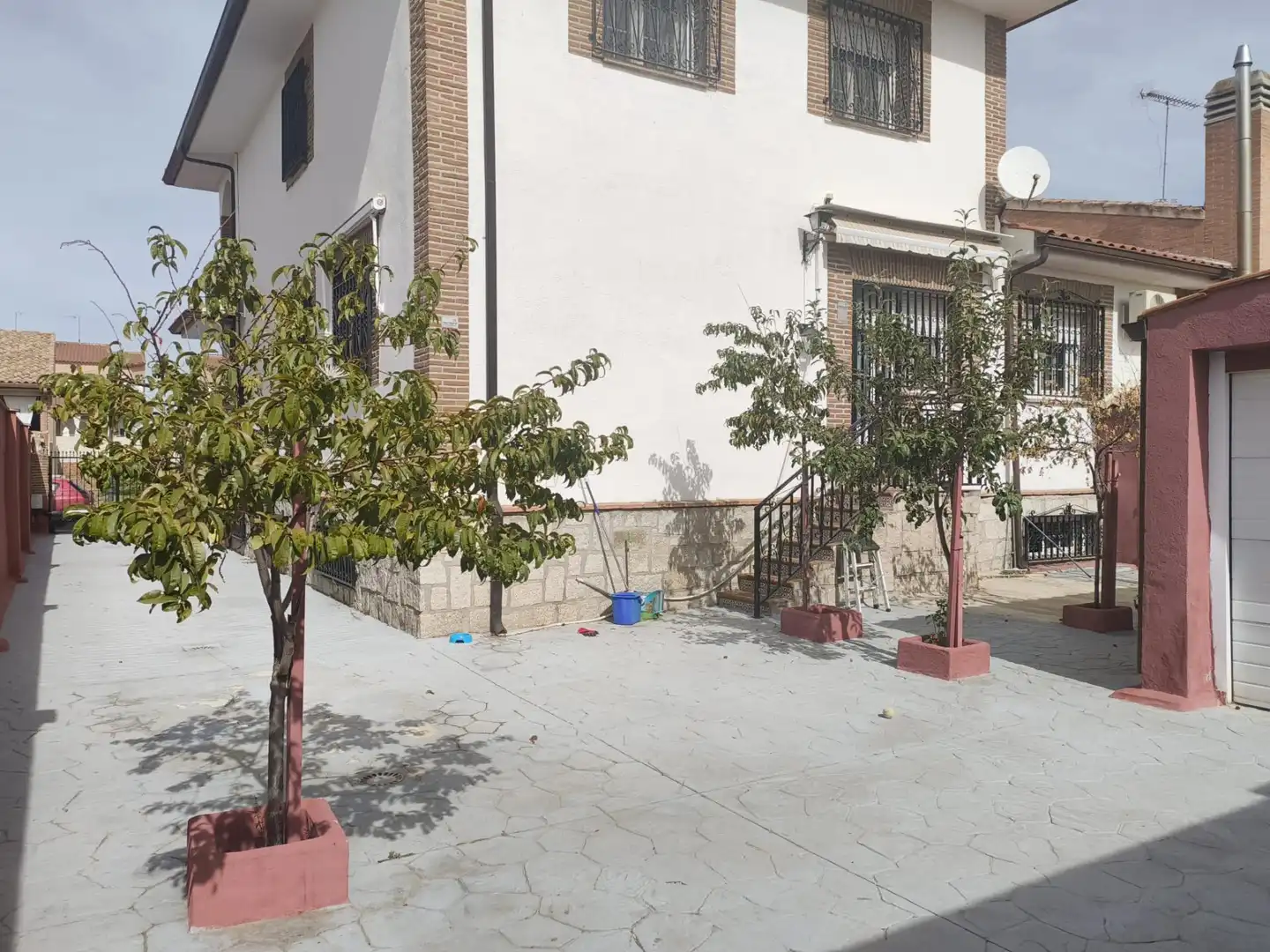 Vista exterior de Casa o xalet en venda en Villaluenga de la Sagra amb Aire condicionat, Calefacció i Jardí privat