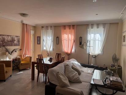 Living room of Flat for sale in  Sevilla Capital  with Air Conditioner, Terrace and Storage room