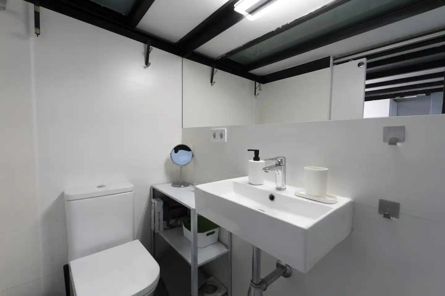 Bathroom of Study for rent in Madrid  with Air Conditioner, Furnished and Internet