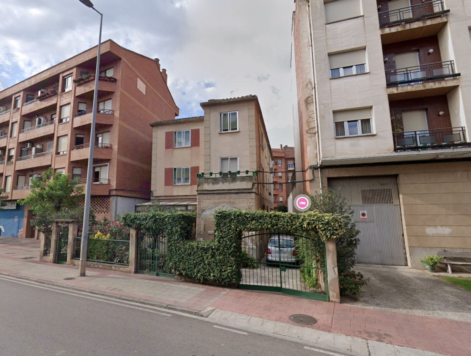 Vista exterior de Edifici en venda en  Logroño