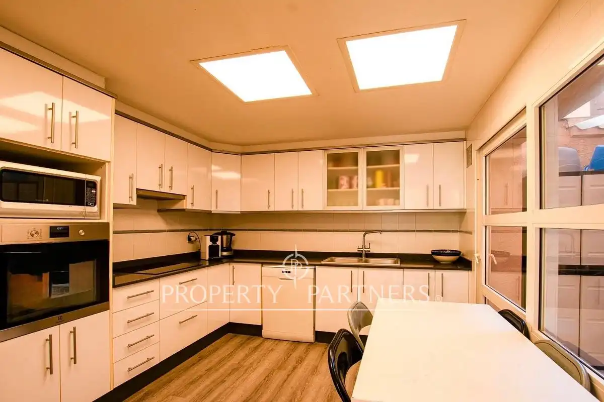 Cocina de Casa adosada en venta en Rocafort con Aire acondicionado, Calefacción y Piscina