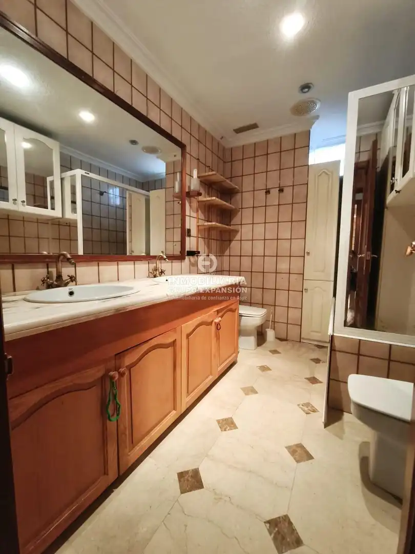 Baño de Piso en venta en Novelda