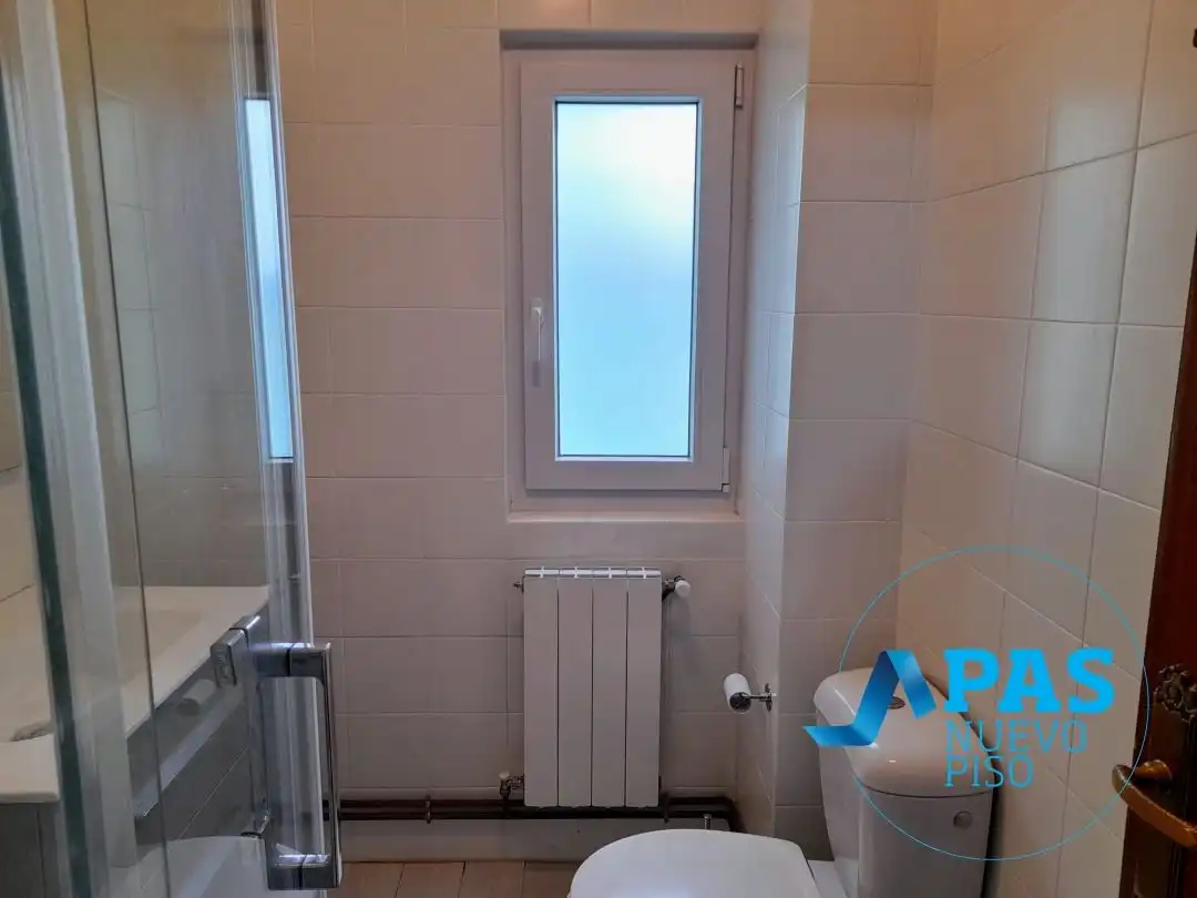 Bathroom of Flat for rent in Santander  with Heating and Furnished