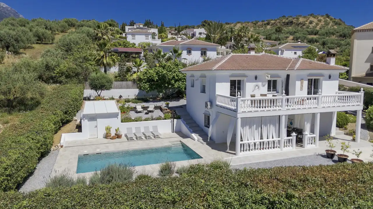 Vista exterior de Casa o chalet en venta en Alcaucín con Aire acondicionado y Piscina