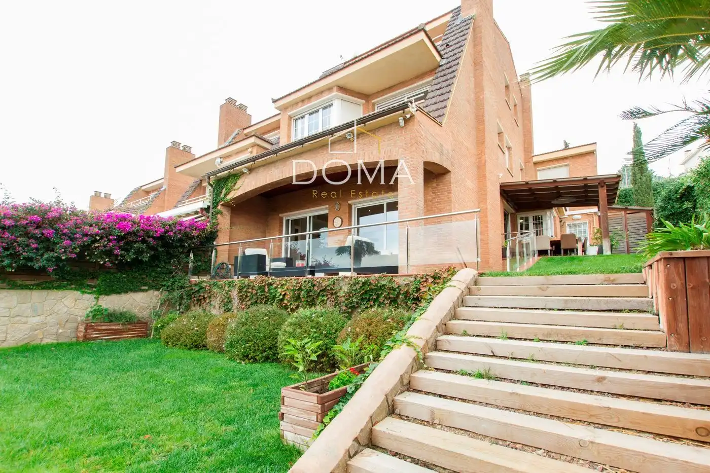 Vista exterior de Casa adosada en venta en Esplugues de Llobregat con Aire acondicionado, Calefacción y Terraza