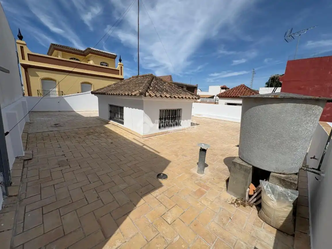 Vista exterior de Casa adosada en venta en Chiclana de la Frontera con Terraza y Amueblado