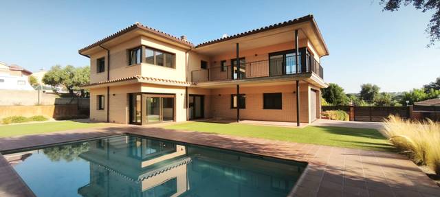 Casa-chalet en Venta en Vilobí d'Onyar