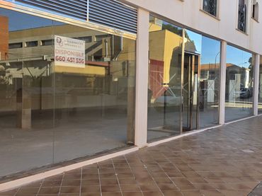 Local comercial de lloguer a Calle Alcántara 3