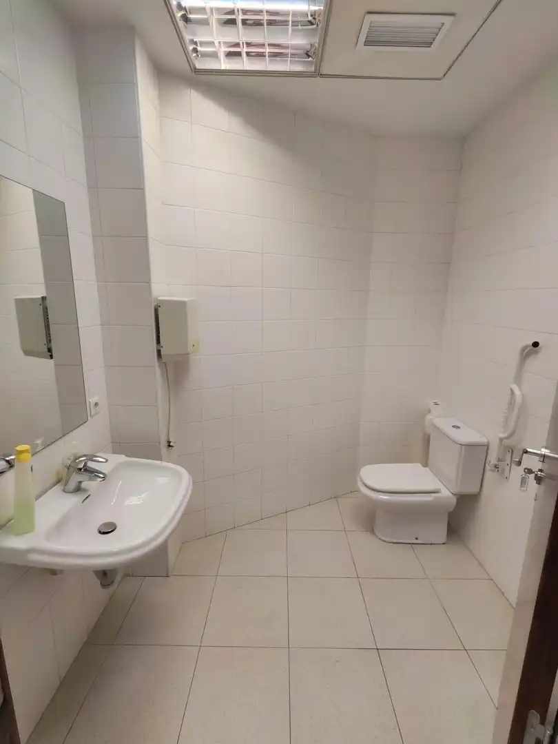 Bathroom of Commercial properties for rent in Córdoba
