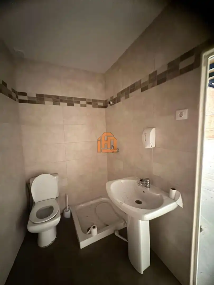 Baño de Nave industrial de alquiler en La Lastra