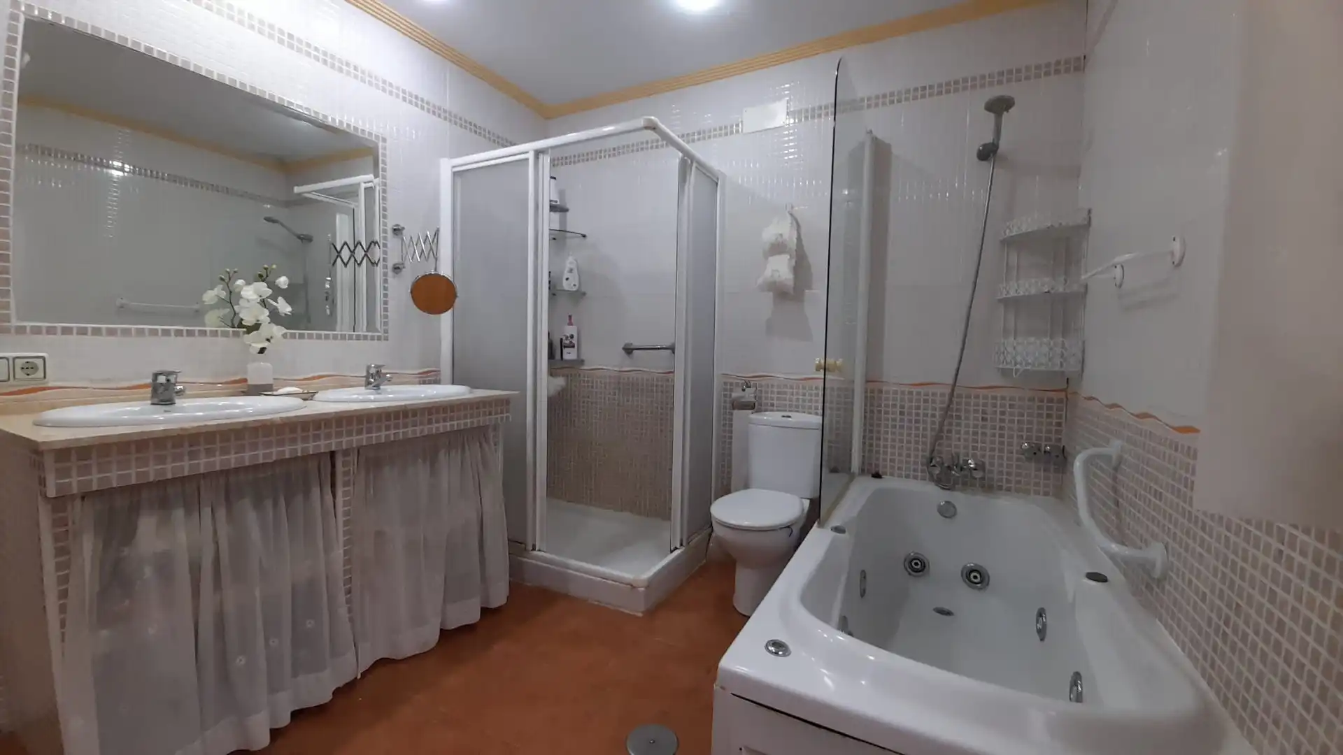 Bathroom of Houses for sale in Córdoba  with Air Conditioner, Heating and Private garden