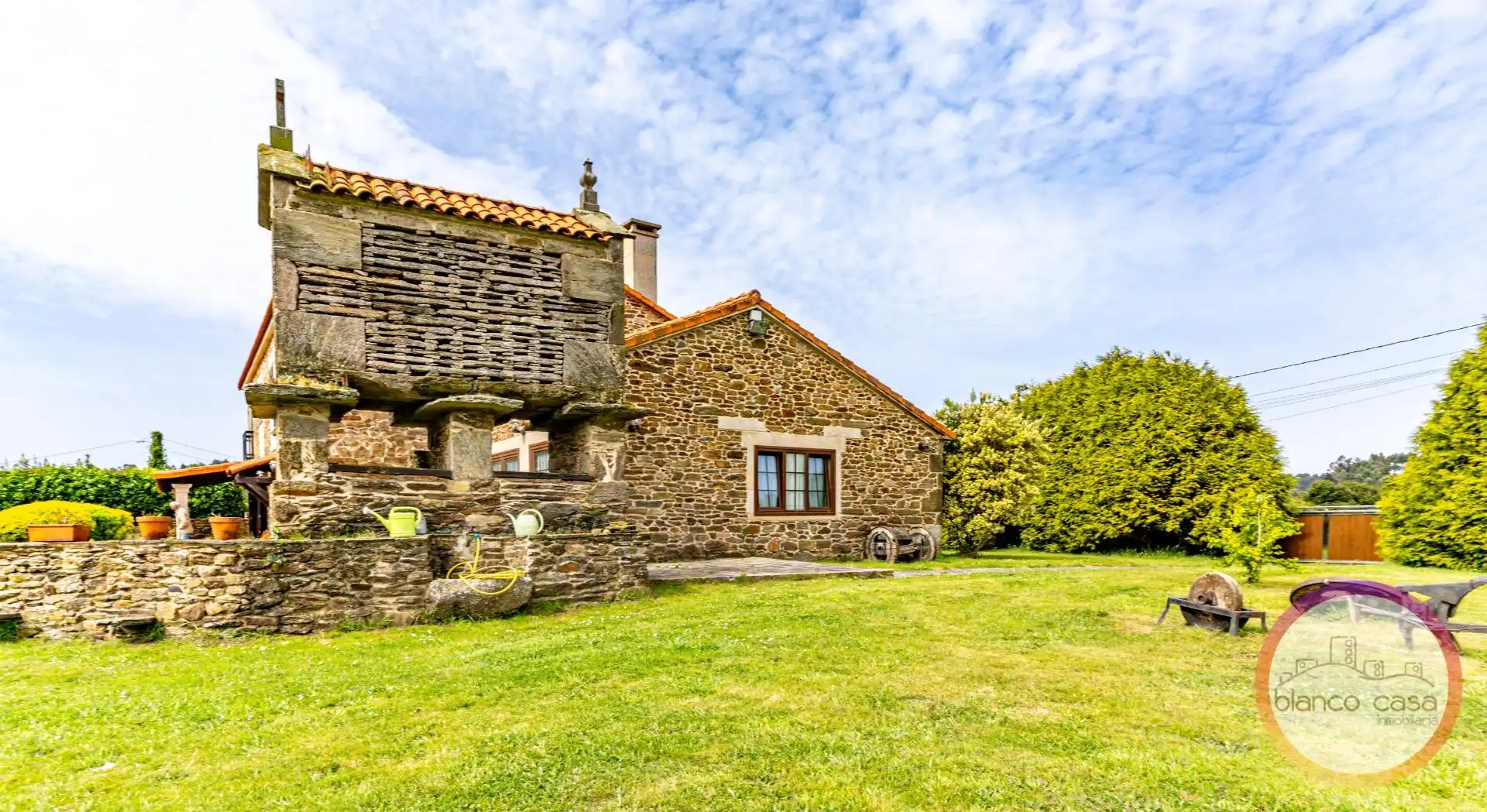 Vista exterior de Casa o chalet en venta en Malpica de Bergantiños con Amueblado y Balcón