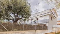 Vista exterior de Casa o xalet en venda en Canet de Mar amb Aire condicionat, Jardí privat i Terrassa