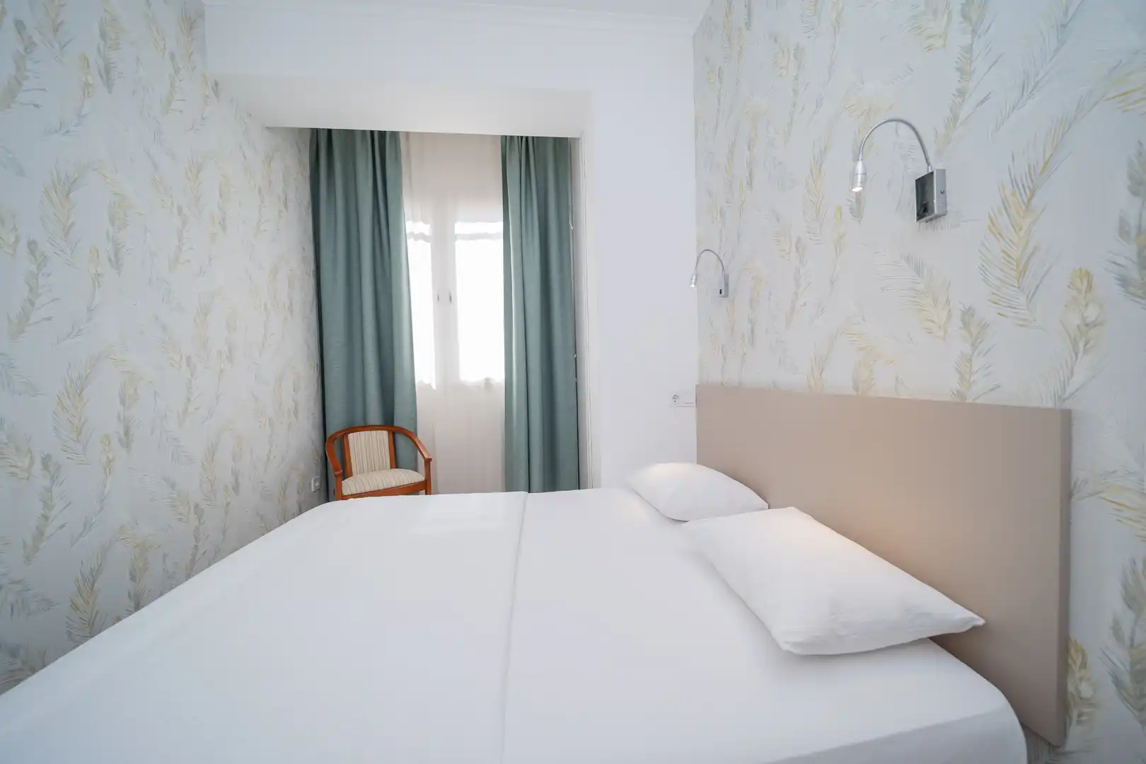 Habitación de Apartamento de alquiler en Valencia con Aire acondicionado, Amueblado y Lavadora