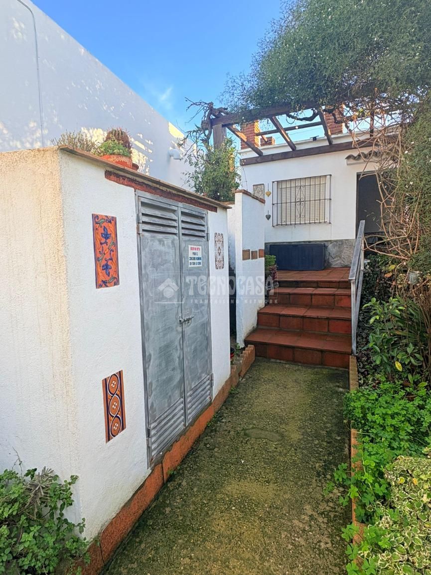 Exterior view of Single-family semi-detached for sale in Vejer de la Frontera  with Air Conditioner, Terrace and Balcony