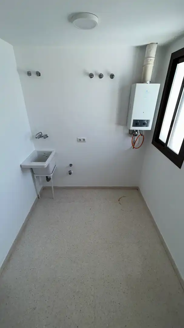 Bathroom of Houses for rent in Brenes  with Air Conditioner, Furnished and Washing machine