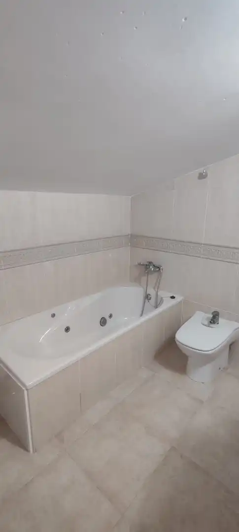 Baño de Casa adosada de alquiler en Benicasim / Benicàssim con Aire acondicionado, Calefacción y Jardín privado