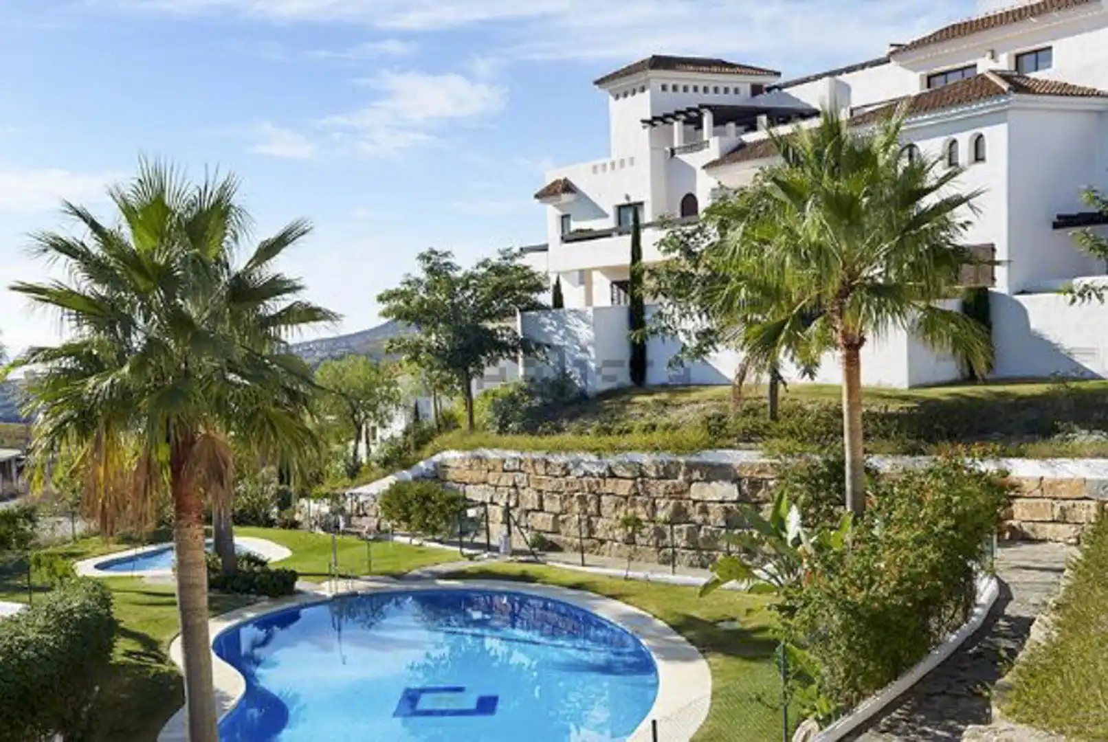Vista exterior de Apartament en venda en Casares amb Aire condicionat, Terrassa i Piscina