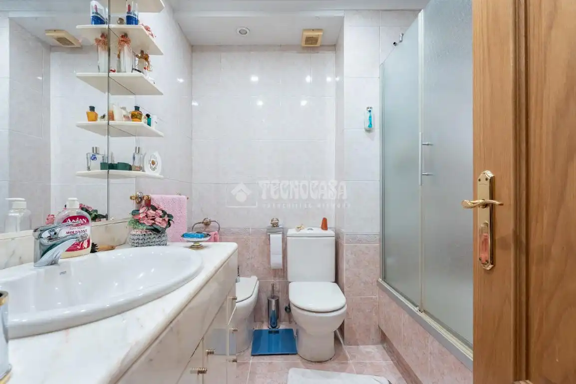Baño de Piso en venta en Madrid con Aire acondicionado, Calefacción y Terraza