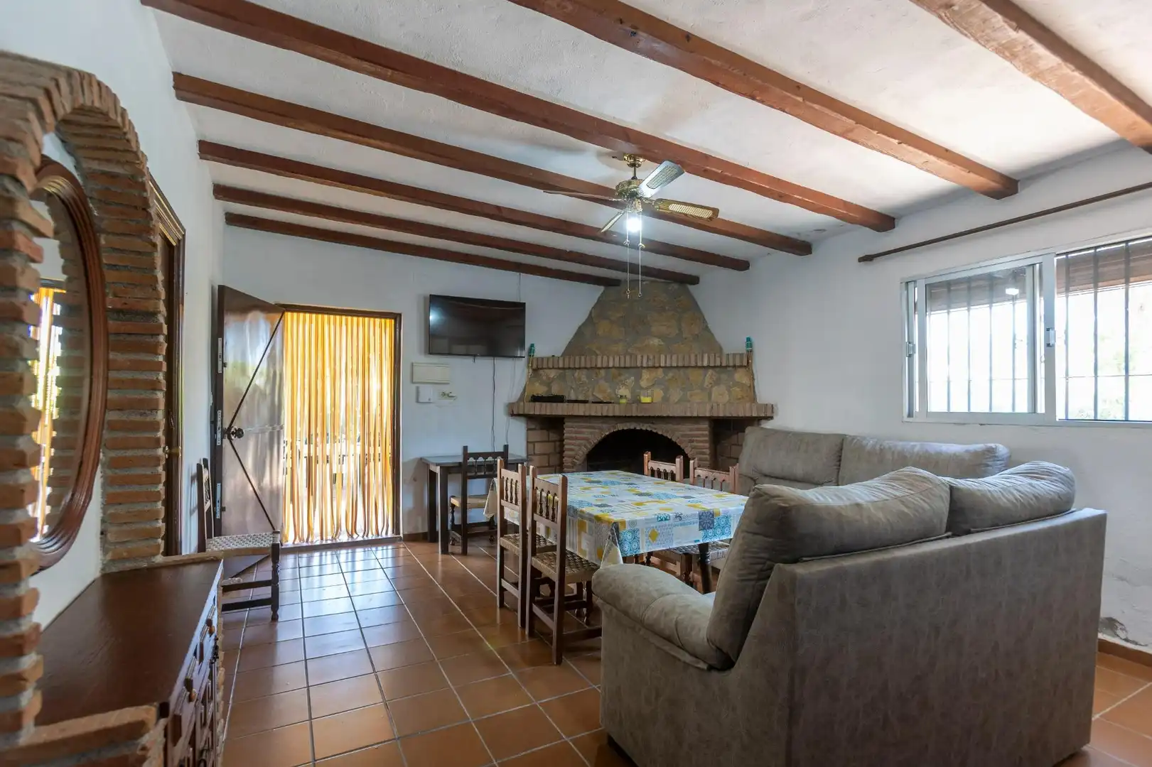 Sala de estar de Finca rústica en venta en Motril con Jardín privado, Piscina y Amueblado