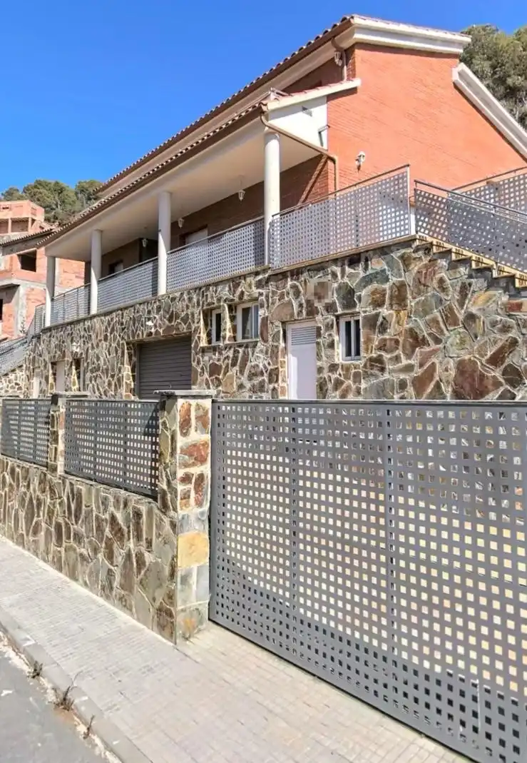 Außenansicht von Haus oder Chalet zum Verkauf in Castellet i la Gornal mit Klimaanlage, Heizung und Privatgarten