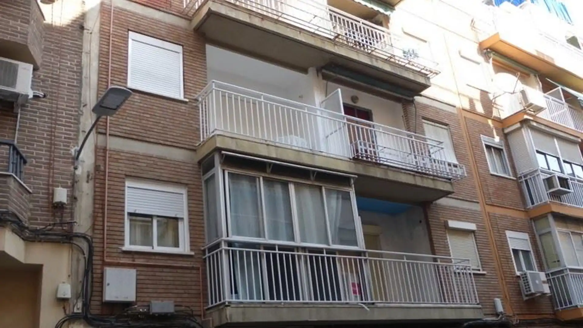 Vista exterior de Piso en venta en  Jaén Capital con Balcón