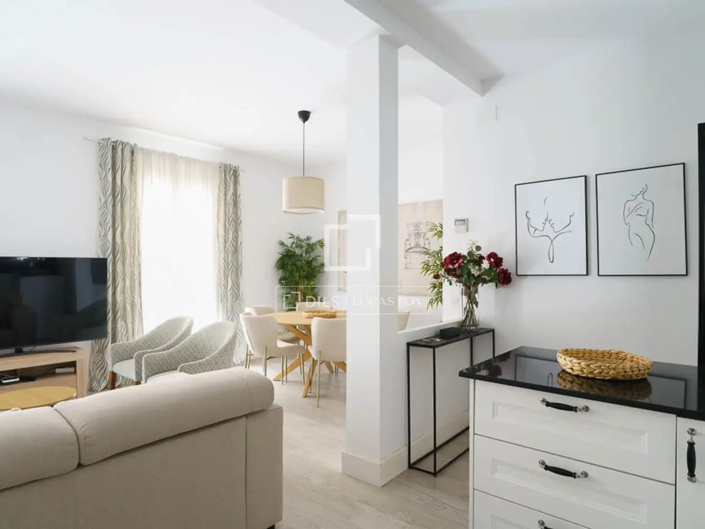 Living room of Flat for rent in Madrid  with Air Conditioner, Parquet flooring and Furnished