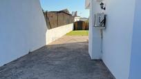 Vista exterior de Casa adosada en venda en Medina-Sidonia amb Jardí privat