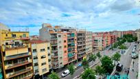 Vista exterior de Pis en venda en El Prat de Llobregat amb Aire condicionat, Terrassa i Balcó
