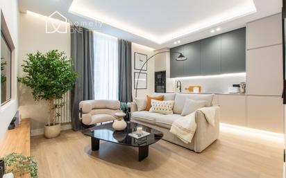 Living room of Flat for sale in  Madrid Capital  with Air Conditioner, Terrace and Furnished