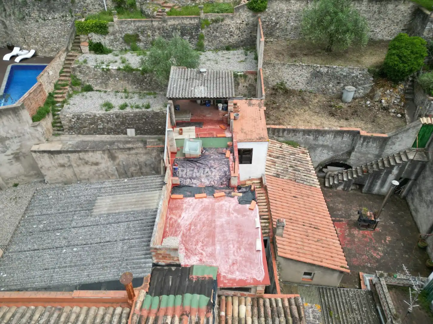 Vista exterior de Casa o xalet en venda en Besalú amb Parquet i Terrassa