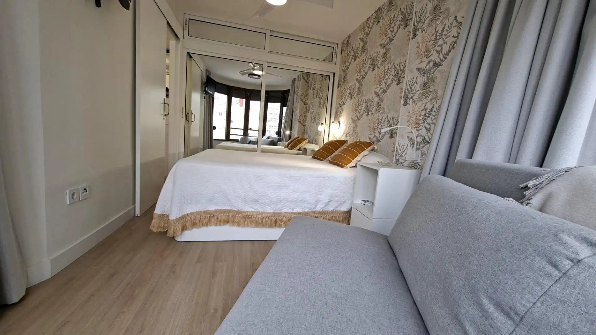 Bedroom of Apartments for sale in Benidorm  with Heating, Furnished and Community pool