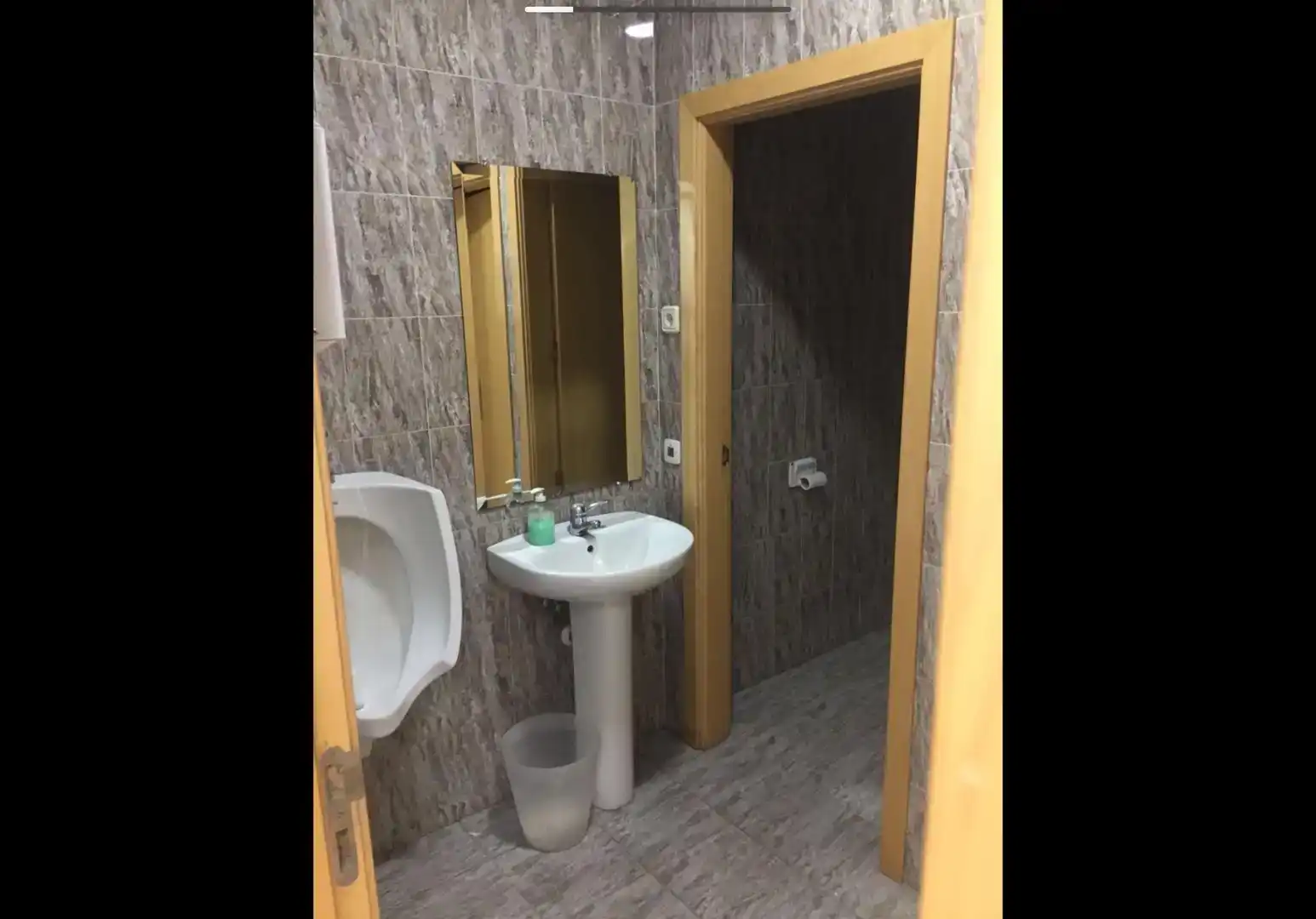 Bathroom of Office for rent in Madrid