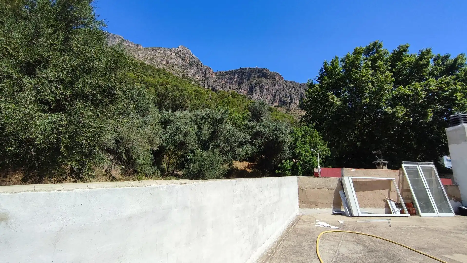 Vista exterior de Casa o xalet en venda en Tavernes de la Valldigna amb Aire condicionat, Terrassa i Traster